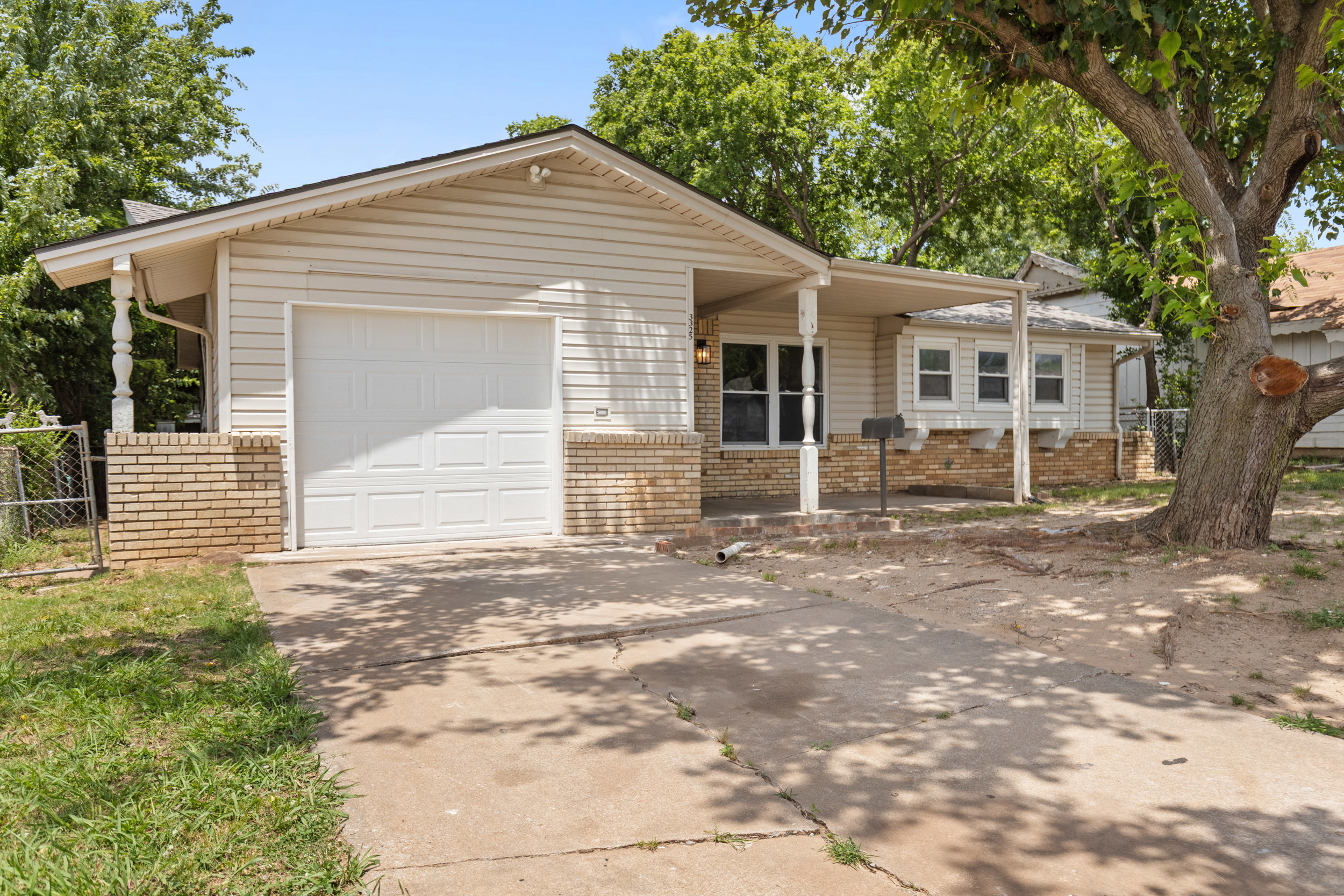 3325 Del Rancho Road